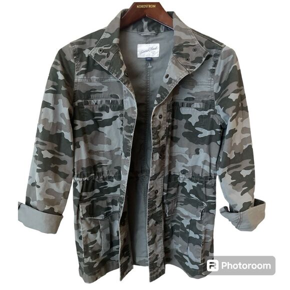 ⚡️ Universal Thread Camo Utility Jacket ~ Size XS ⚡️ - Picture 2 of 7